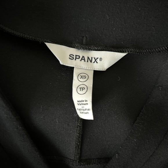 SPANX AirEssentials V-Neck Sleeveless Mini Dress Black Pockets Casual Size XS - Picture 5 of 6